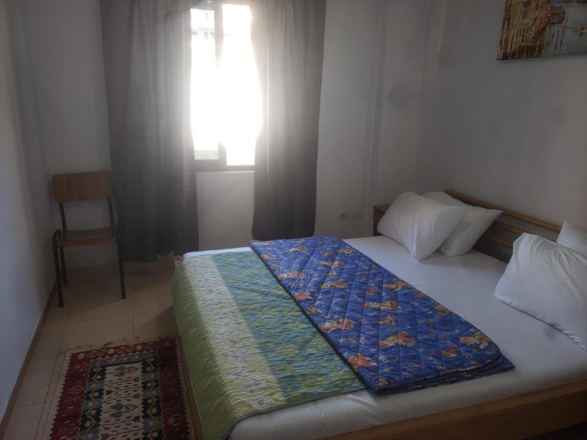 Hostel Split Rock Tirana Eksteriør billede