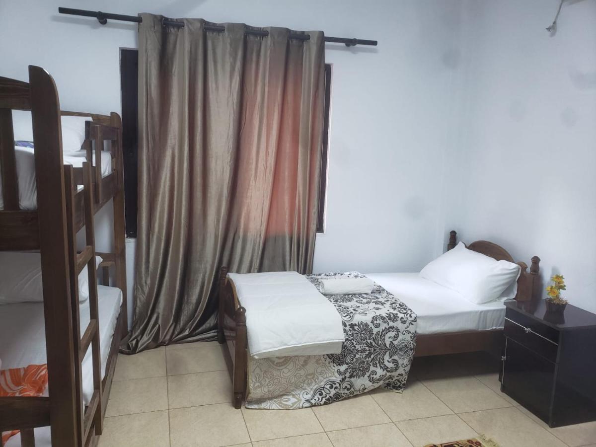 Hostel Split Rock Tirana Eksteriør billede