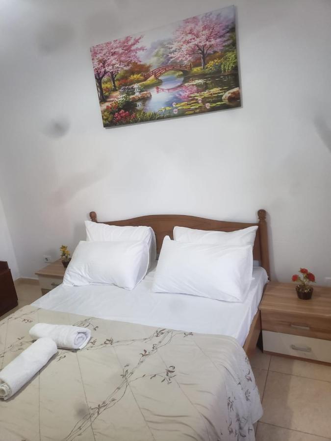 Hostel Split Rock Tirana Eksteriør billede