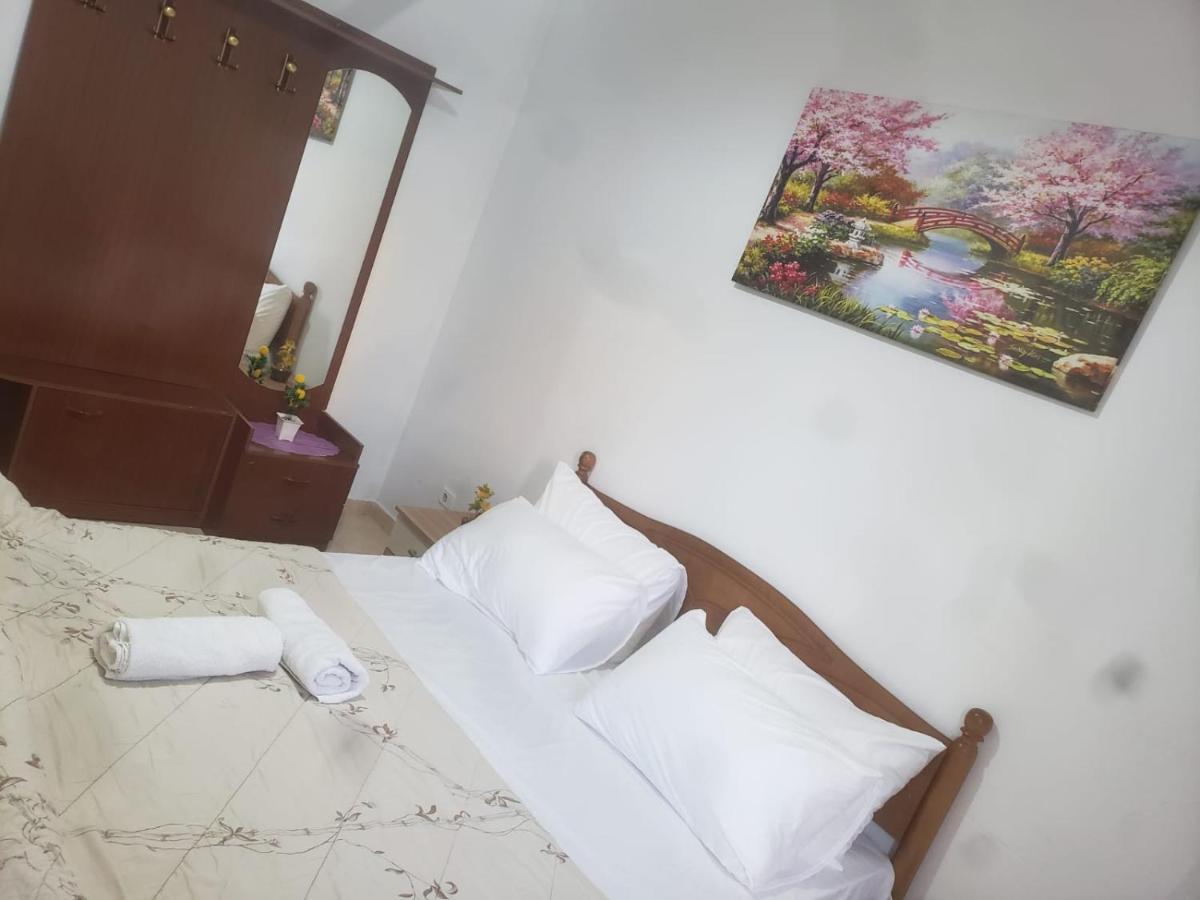 Hostel Split Rock Tirana Eksteriør billede