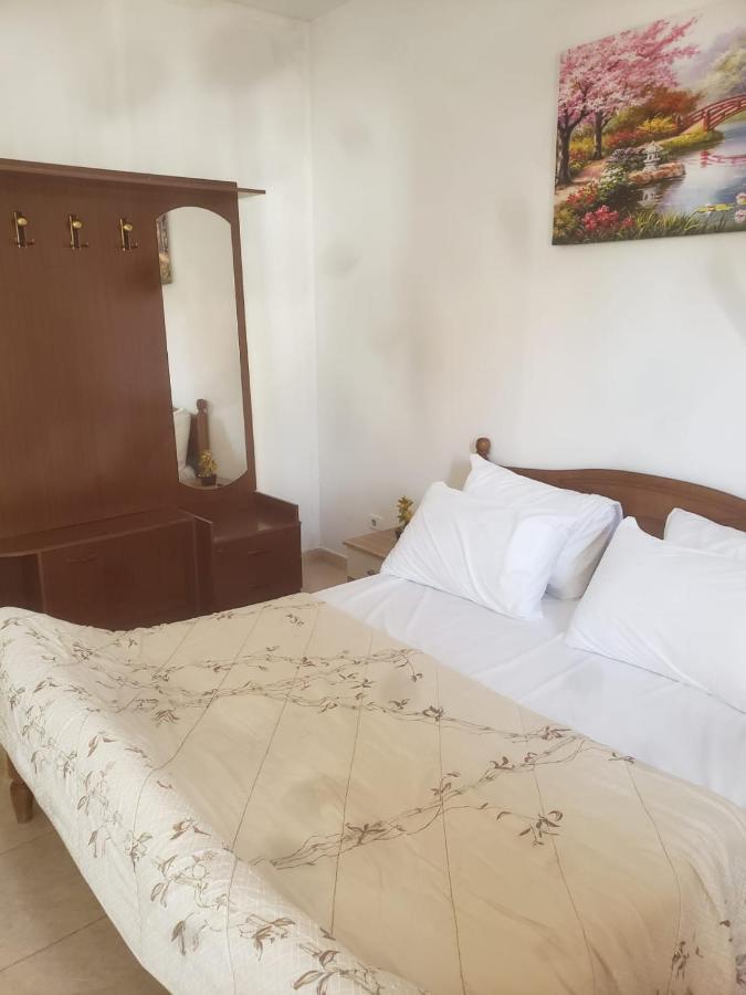 Hostel Split Rock Tirana Eksteriør billede