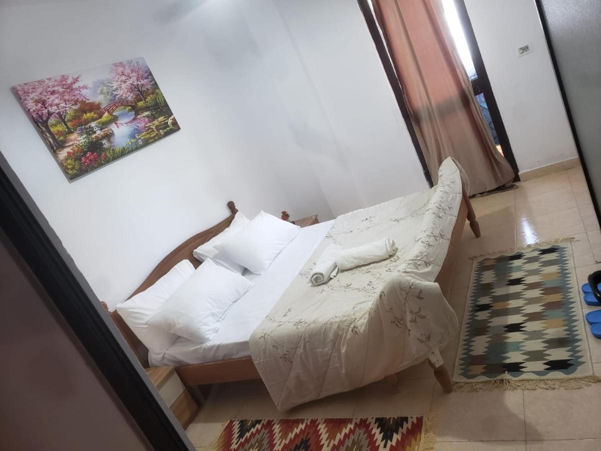 Hostel Split Rock Tirana Eksteriør billede