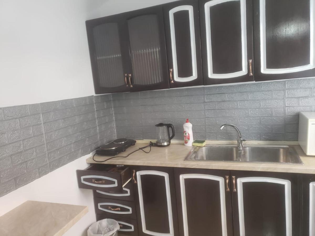 Hostel Split Rock Tirana Eksteriør billede